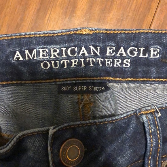American Eagle Jean Shorts Women’s 4 midi denim blue distressed destroyed EUC - Picture 8 of 10